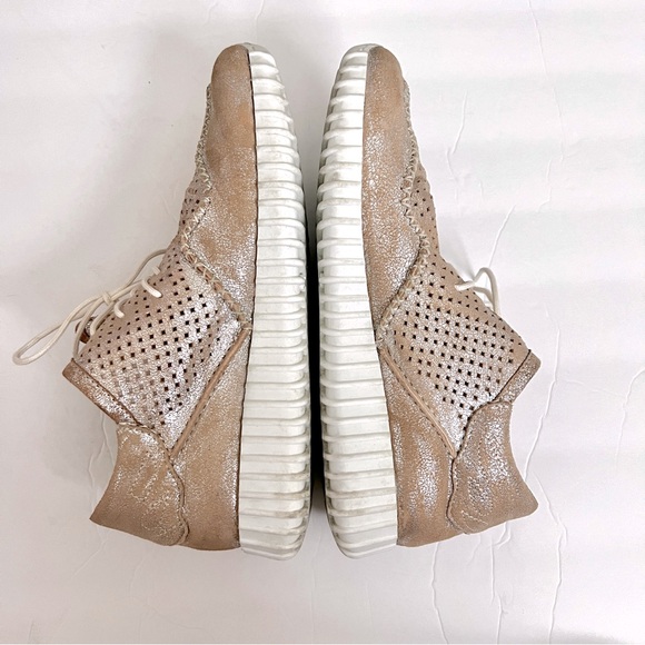 DIBA True Poker Hand Sneakers Metallic Rose Gold Perforated Leather 9 - Picture 5 of 12